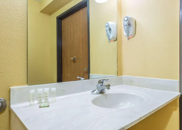 Hotel Super 8 By Wyndham Il/st. Louis Area Troy