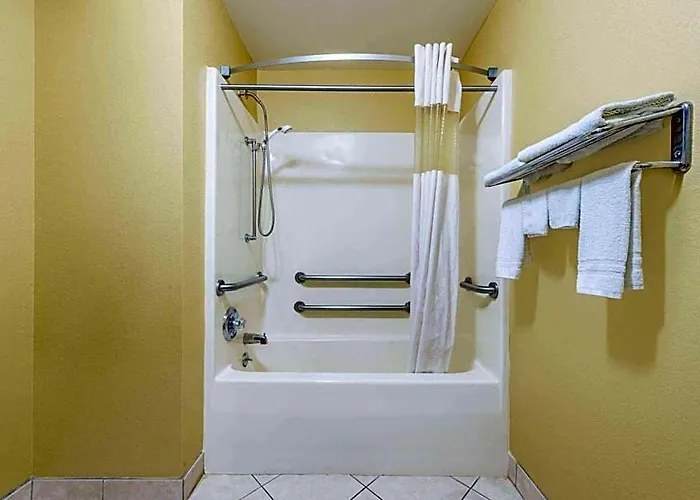 Super 8 By Wyndham Il/st. Louis Area Hotel