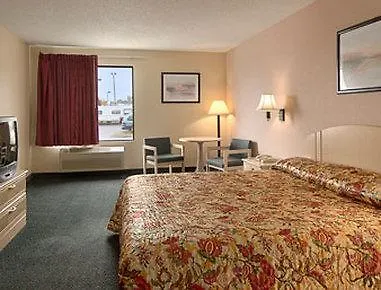 Super 8 By Wyndham Il/st. Louis Area Hotel
