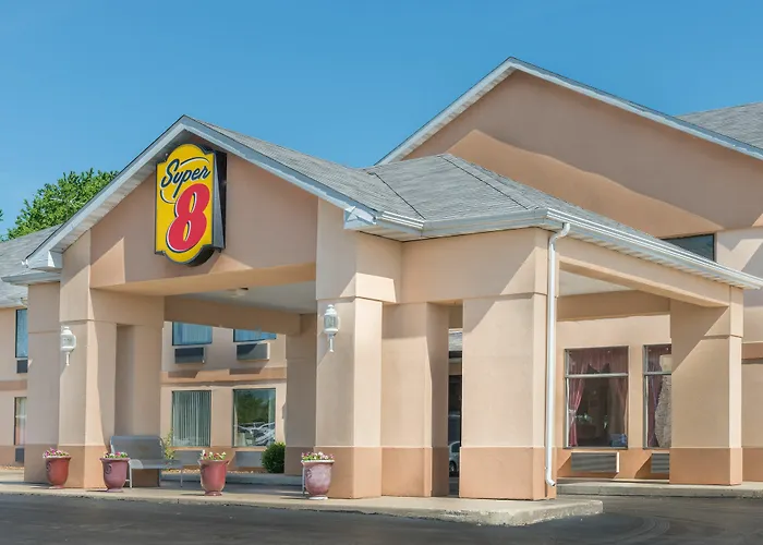 Super 8 By Wyndham Il/st. Louis Area Hotel 2*